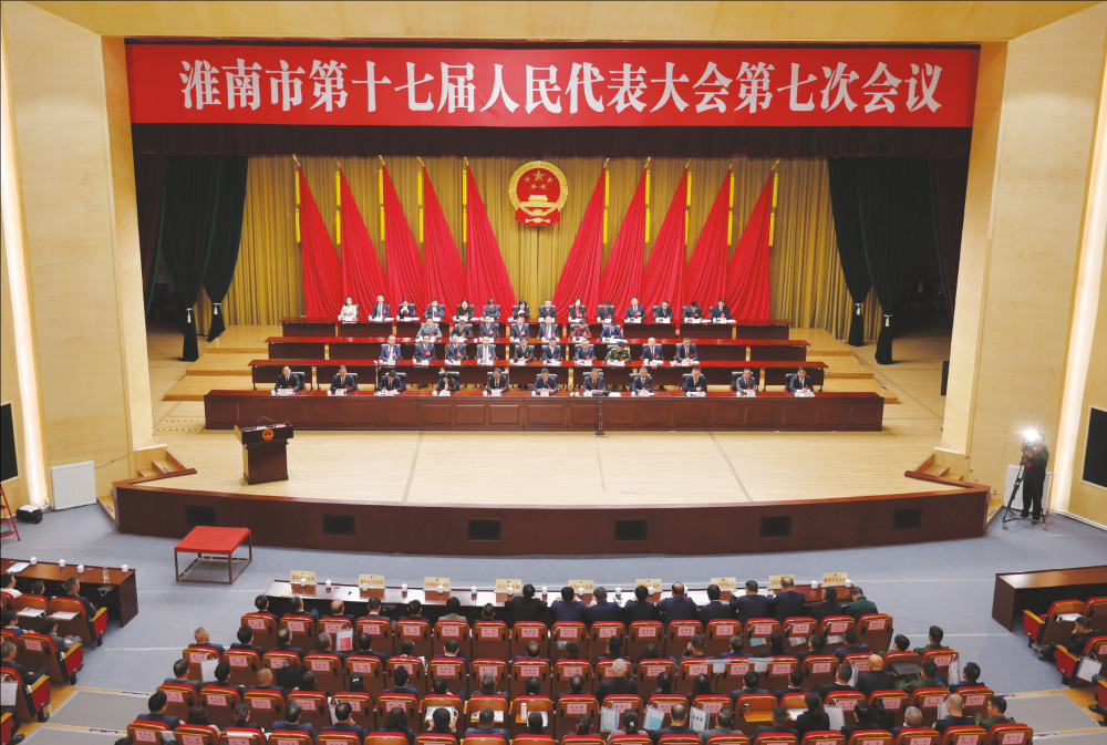 市十七届人大七次会议召开